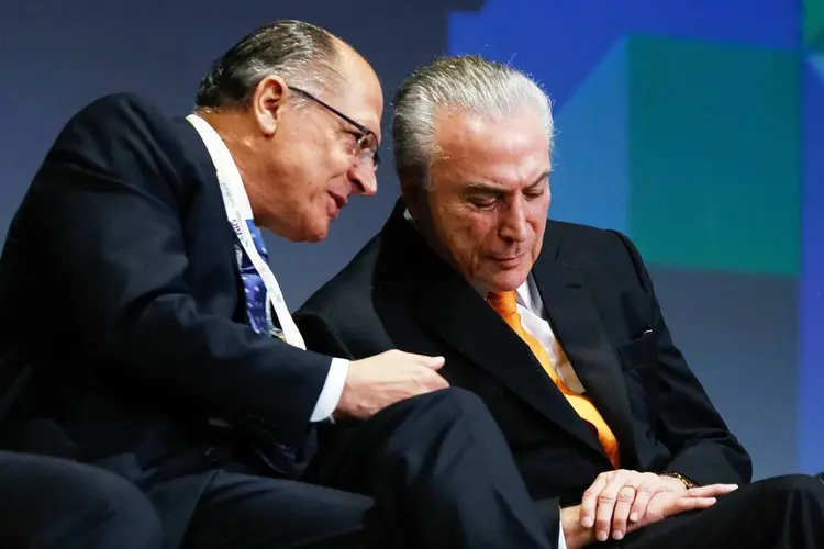 Alckmin e Temer: questionado sobre o baixo índice de aprovação do atual presidente, Alckmin defendeu a "civilidade" (Marcos Corrêa/PR/Divulgação)
