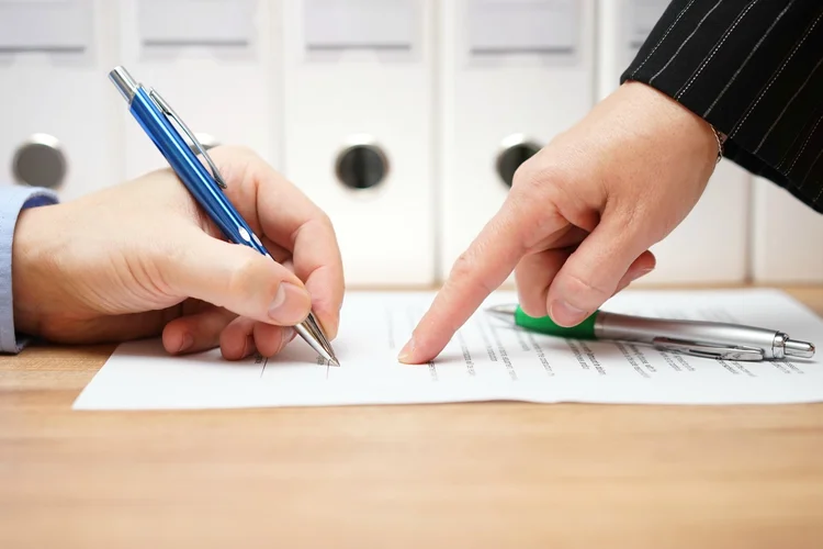 Contrato de PDV (BernardaSv/Thinkstock)