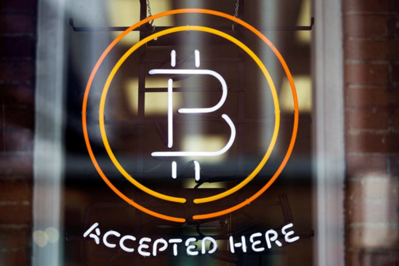 Bitcoin despenca, e leva 1.449 criptomoedas junto