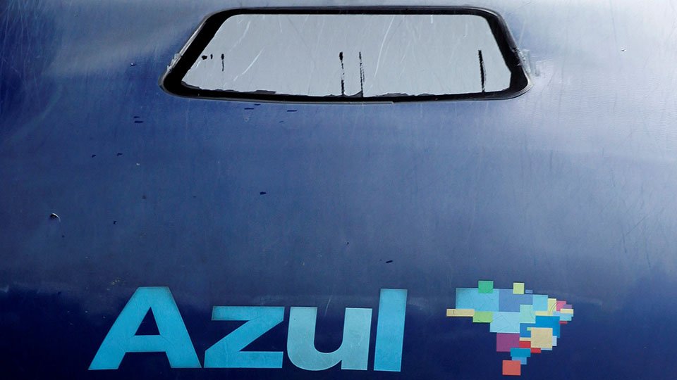 Azul cria empresa com Correios e vê ações subirem na Bolsa