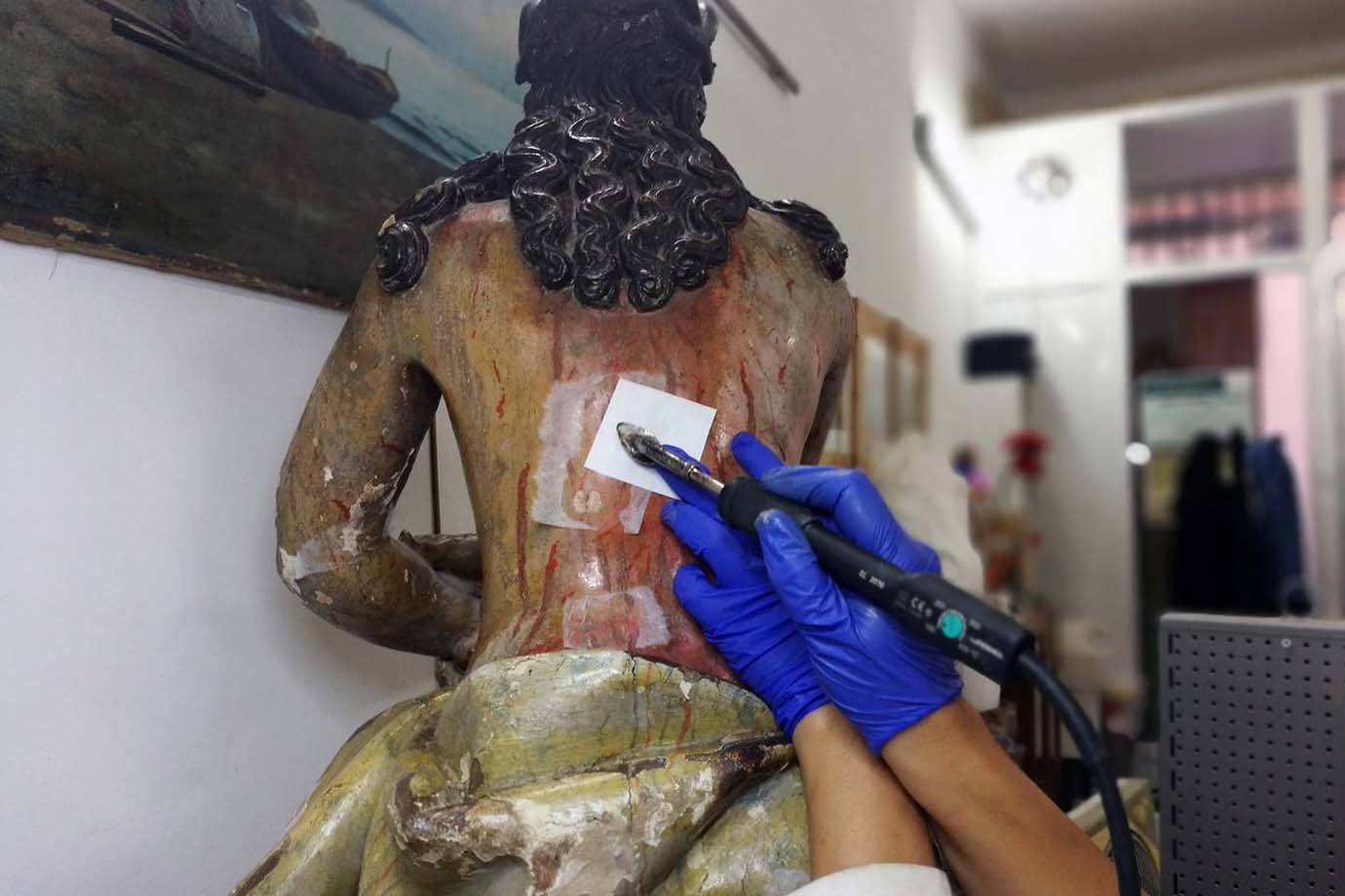 Cápsula do tempo é encontrada em estátua de Jesus na Espanha
