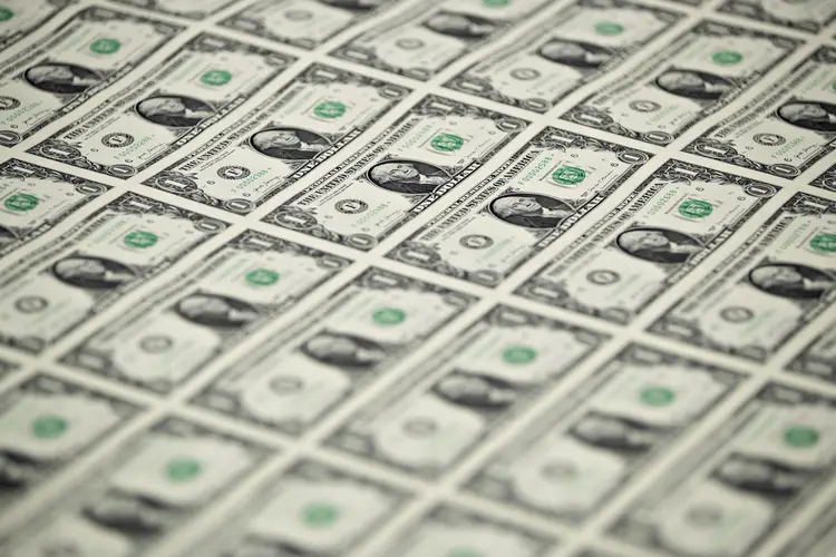Dólar: na mínima do dia, a moeda norte-americana já chegou a 3,2592 reais (Andrew Harrer/Bloomberg)
