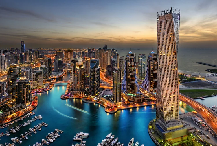 Vista de Dubai, nos Emirados Árabes Unidos (JandaliPhoto/Thinkstock)