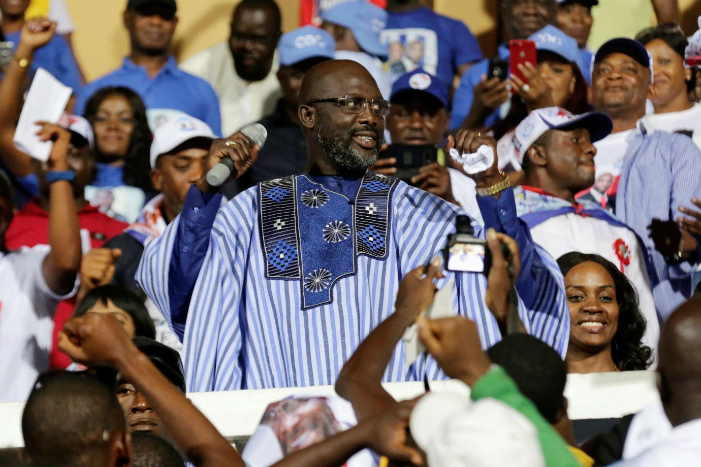 Ex-jogador de futebol, George Weah é eleito presidente da Libéria