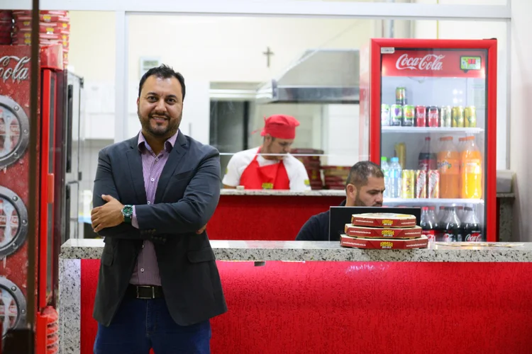 O empreendedor Henrique Mol, na Fórmula Pizzaria: ele começou a empreender cedo, mas logo enfrentou uma amarga falência (Encontre Sua Franquia/Fórmula Pizzaria/Divulgação)