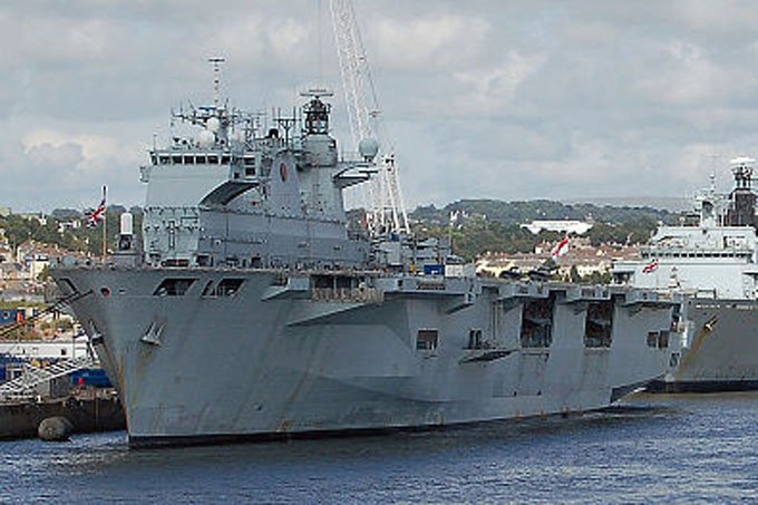 Marinha brasileira decide comprar navio de ataque por R$ 350 mi