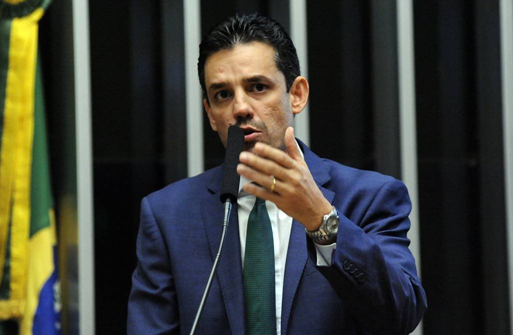 Deputado acusa governo de culpar o PSDB por fracasso da reforma