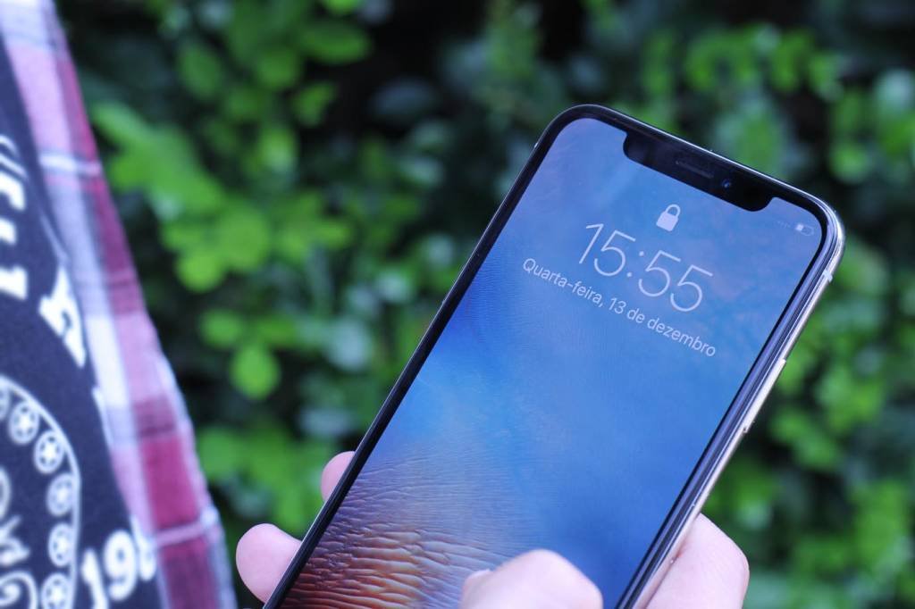 iPhone X falha em popularizar telas OLED