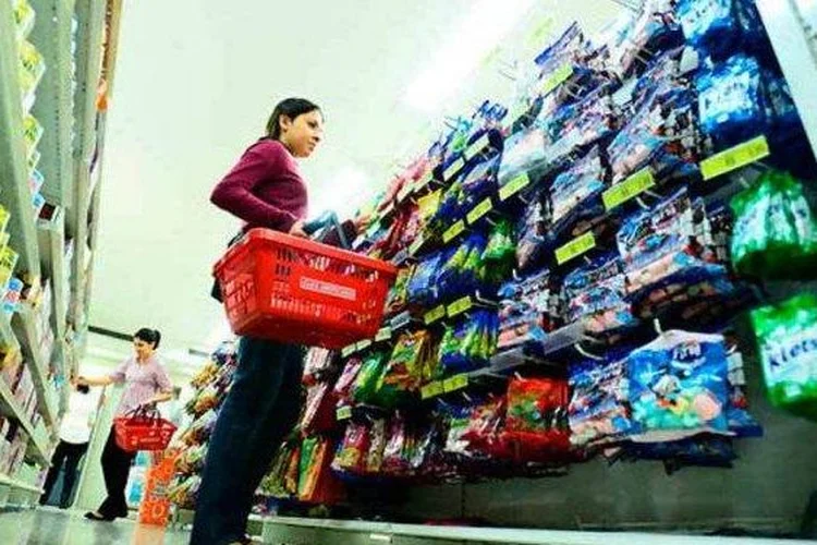 VAREJO: por enquanto, as retomadas do consumo, das importações e dos investimentos (de forma menos vibrante) atuam como inibidores do apetite por populismo nas eleições de 2018 – a inflação baixa também ajuda / Alexandre Battibugli (Alexandre Battibugli/Exame)