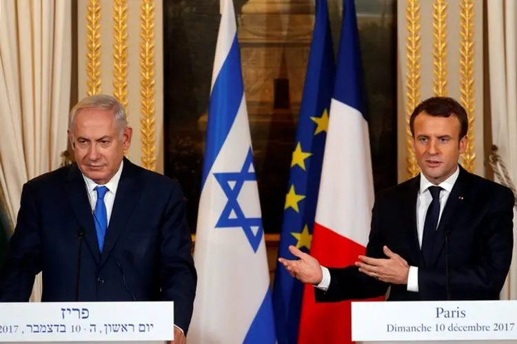 Benjamin Netanyahu e Emmanuel Macron: líder francês tem sido a principal voz da Europa na condenação da decisão de Trump