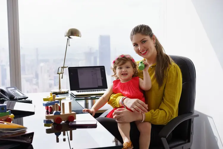 Mãe empreendedora: aceleradora ajuda mulheres com filhos a ter seu negócio (diego_cervo/Thinkstock)