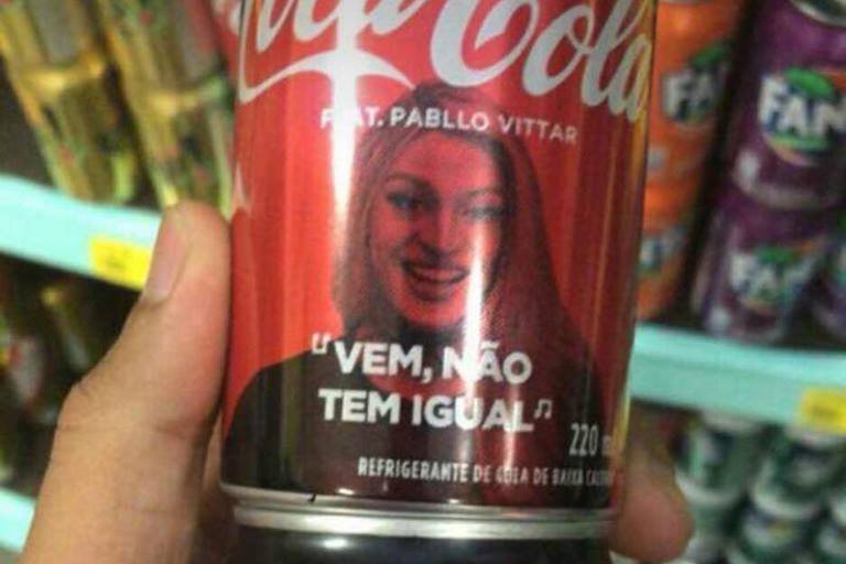 Pablo Vittar estampa rótulo da Coca-Cola "bem na sua cara"