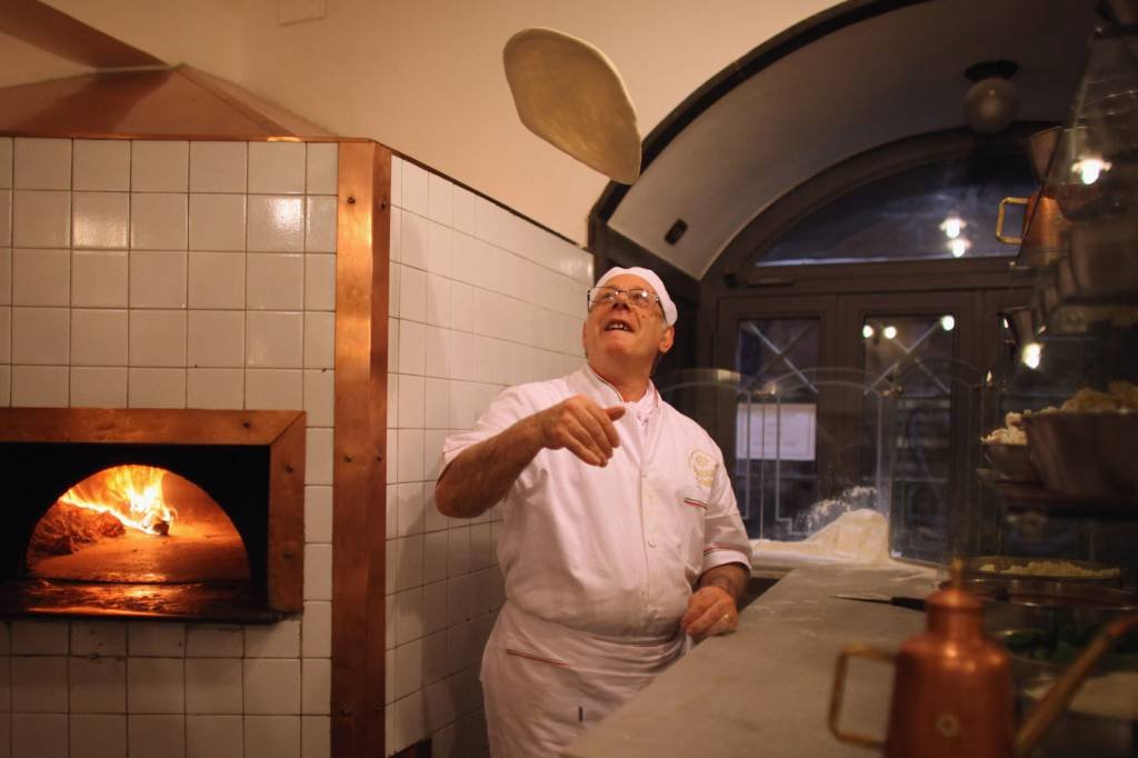 Arte da pizza napolitana se torna Patrimônio Imaterial da Unesco