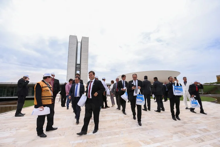 BRASÍLIA: prefeitos fizeram passeata na Esplanada dos Ministérios em novembro por maiores repasses de verbas (Marcelo Camargo/Agência Brasil)