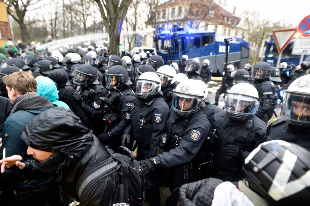 Protesto contra extremistas alemães tem feridos em Hannover