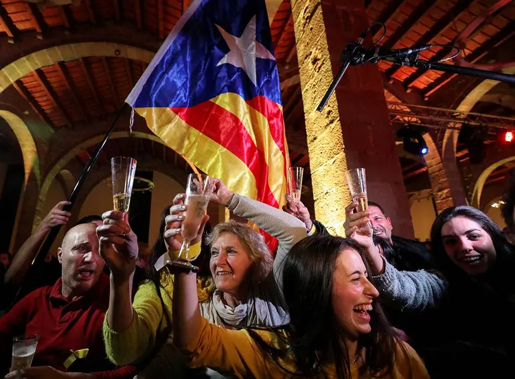 Catalunha: Queda de braço entre separatistas catalães e o governo espanhol continua em 2018 (Albert Gea/Reuters)