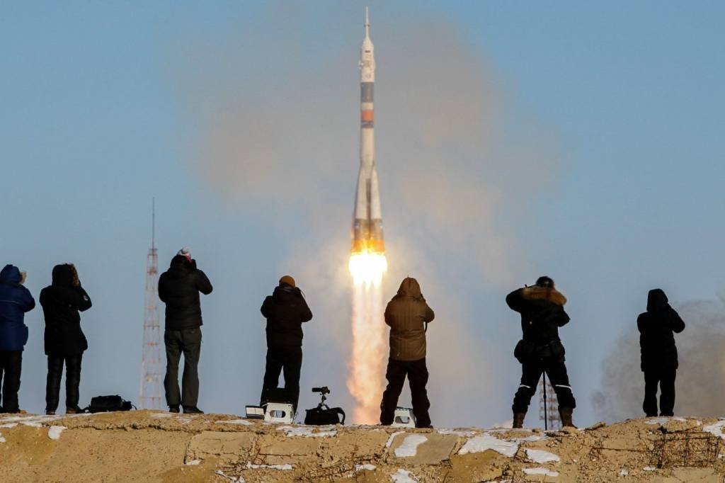 Momento da decolagem da nave russa Soyuz MS-23 da base de Baikonur, Cazaquistão, em 24 de fevereiro de 2023 (Shamil Zhumatov/Reuters)