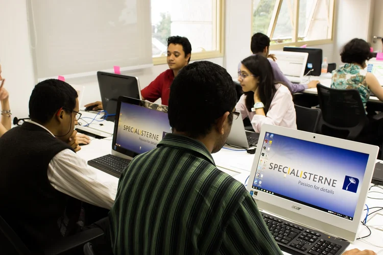 Alunos da Specialisterne, empresa que insere autistas no mercado de trabalho (Bruno Cesar Rodrigues/Specialisterne/Divulgação)