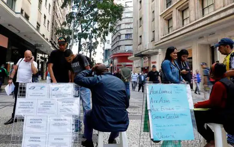 Inadimplência: em um cenário desfavorável no mercado de trabalho, famílias paulistanas e cariocas enfrentam mais dificuldades para pagar as contas (Paulo Whitaker/Reuters)