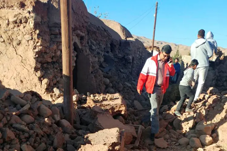 Danos: várias réplicas foram registradas após o terremoto (HAMID SADEGHI/Reuters)