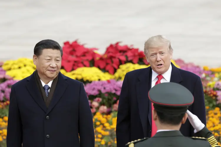 Imagem de arquivo do presidente chinês ao lado do presidente americano: A expectativa é que Trump e Xi participem da cúpula do G20 do próximo mês em Buenos Aires, onde podem se encontrar (Qilai Shen/Bloomberg)