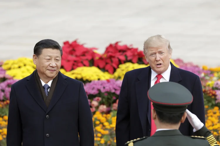 Imagem de arquivo do presidente chinês ao lado do presidente americano: A expectativa é que Trump e Xi participem da cúpula do G20 do próximo mês em Buenos Aires, onde podem se encontrar (Qilai Shen/Bloomberg)