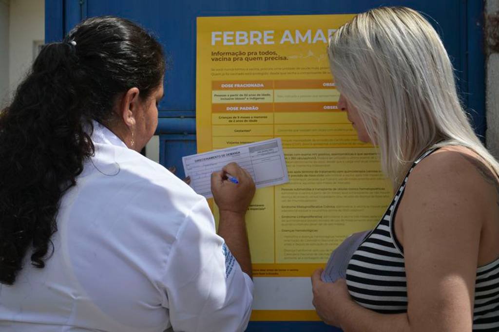 Campanha contra febre amarela vacina 94 mil em SP no 1º dia
