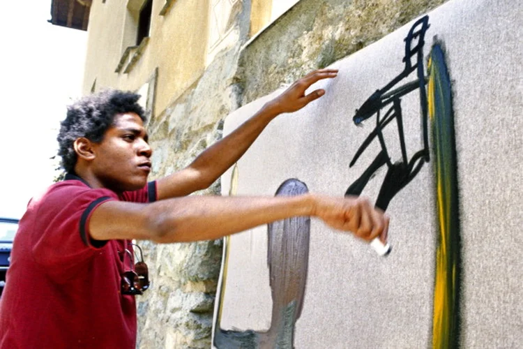 O pintor Jean-Michel Basquiat em 1983: retrospectiva do artista chega ao Brasil (Lee Jaffe/Getty Images)