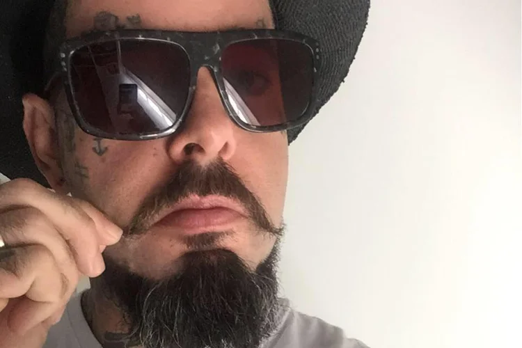 Tico Santa Cruz: cantor alega preconceito e exclusão contra sua filha (Tico Santa Cruz/Facebook/Reprodução)
