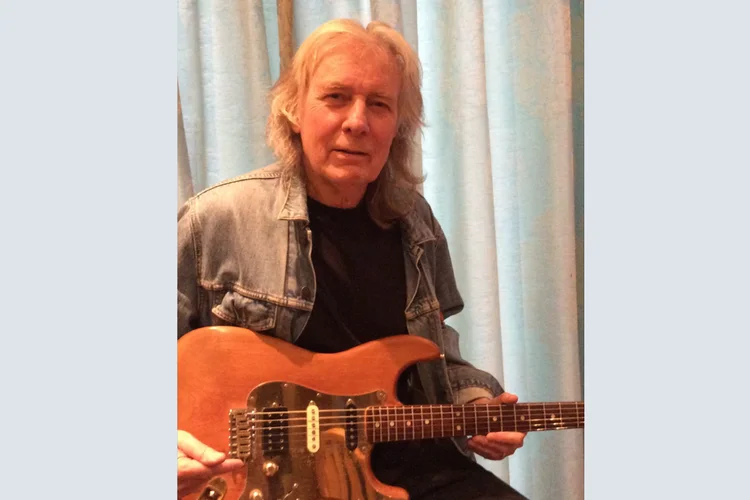 Eddie Clarke: guitarrista participou dos primeiros seis álbuns da banda Motörhead (Facebook/Reprodução)