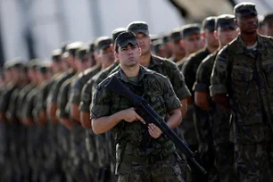 Imagem referente à matéria: Forças Armadas vão permitir alistamento militar de mulheres em 2025
