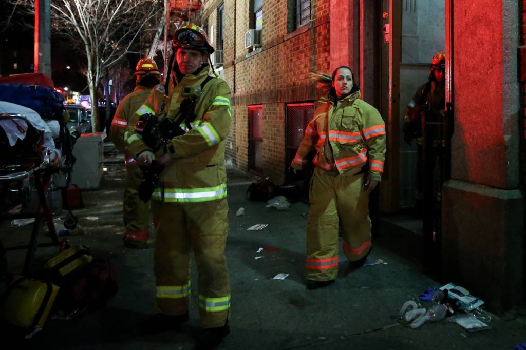 Incêndio em Nova York deixa 16 feridos, entre eles 9 menores