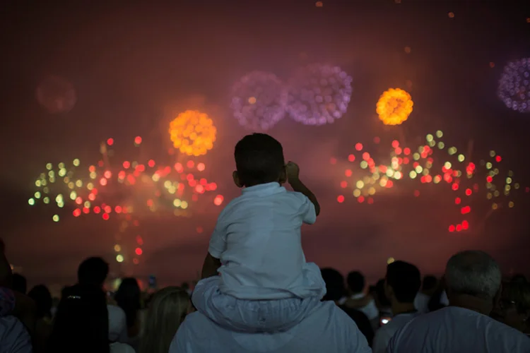 Ano Novo: as considerações geopolíticas não impedirão que multidões de pessoas, das ilhas Fiji ao Rio de Janeiro, saiam às ruas (Lucas Landau/Reuters)