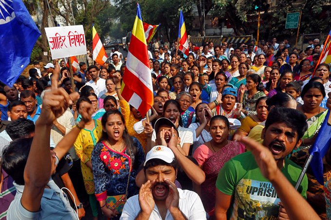 Milhares de intocáveis protestam contra agressões na Índia
