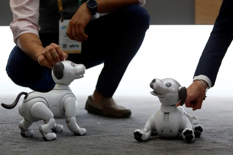 Cão-robô Aibo, da Sony (Steve Marcus/Reuters)