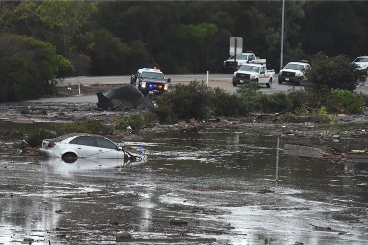 Enchentes na Califórnia: cerca de duas dúzias de pessoas seguem desaparecidas na região (Foto/Reuters)