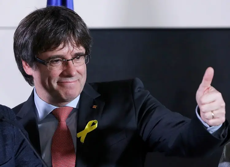 O líder catalão não pode retornar à Espanha, onde seria detido imediatamente, por até pelo menos 20 anos (Francois Lenoir/Reuters)