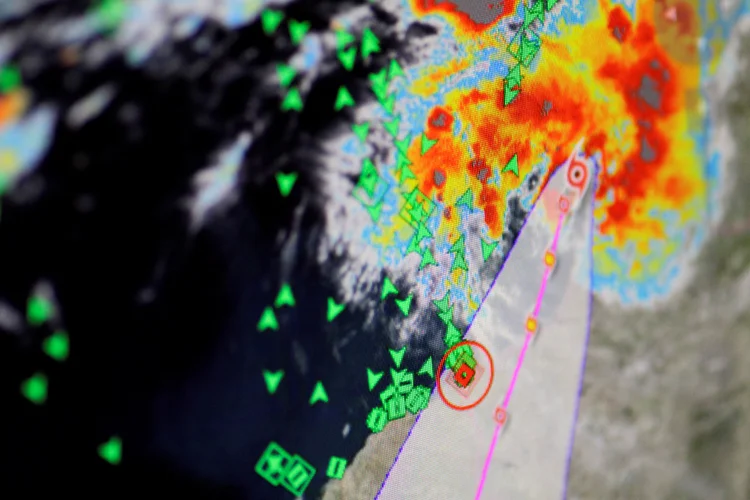 Serviço de Meteorologia informou mais cedo que uma depressão tropical havia alcançado força de ciclone e iria se intensificar durante a noite (Thomas White/Reuters)
