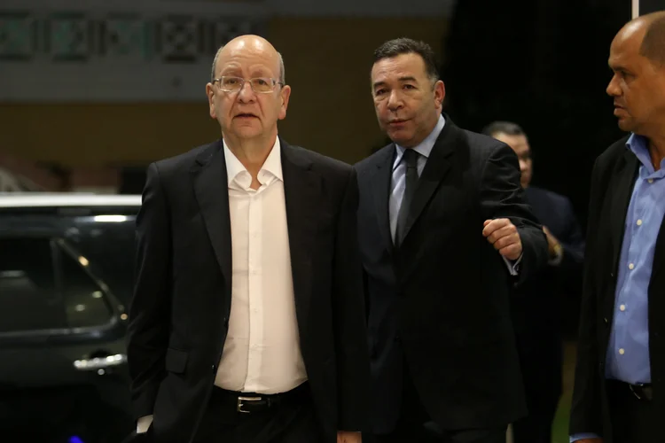 Delegação da oposição da Venezuela não deu entrevistas durante sua chegada ao ministério dominicano (Roberto Guzman/Reuters)