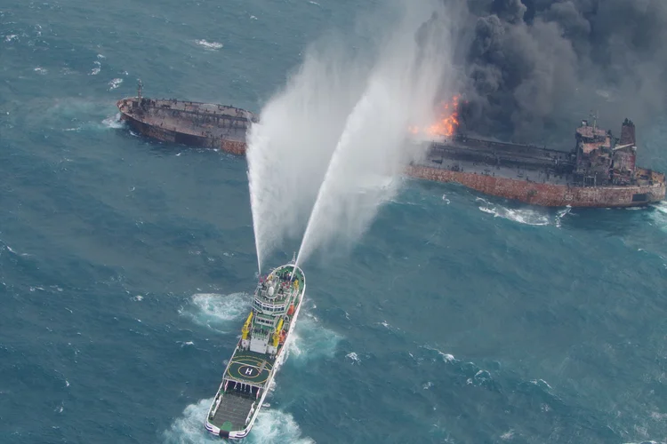 Navio iraniano Sanchi, registrado no Panamá, colidiu com um cargueiro de Hong Kong em 6 de janeiro (Foto/Reuters)