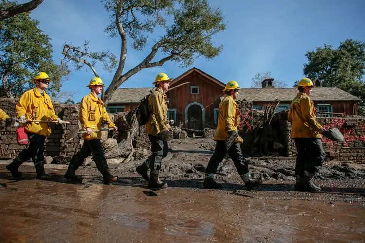 Califórnia: autoridades atribuem o desastre ao Thomas, o maior incêndio florestal da história moderna da Califórnia (Kyle Grillot/Reuters)