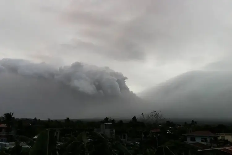 Vulcão nas Filipinas: erupção pode ocorrer de forma iminente, mas também pode demorar semanas (Raymund Mark Nayve/Reuters)