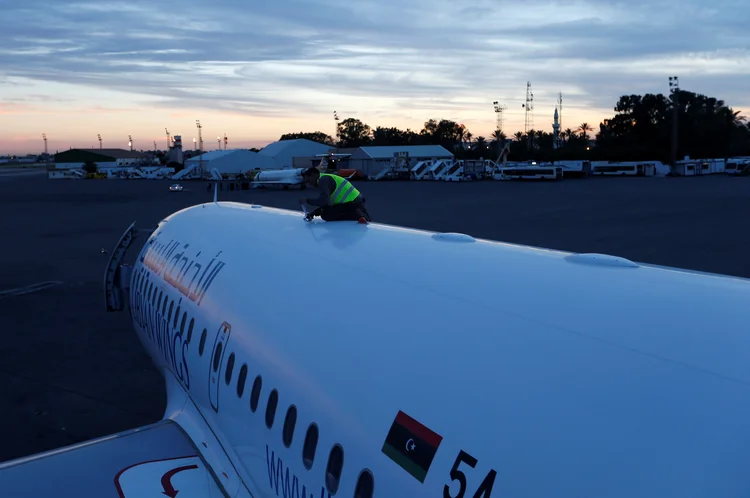 Aeroporto de Trípoli: o ataque provocou o confronto mais intenso em Trípoli em meses (Ismail Zitouny/Reuters)