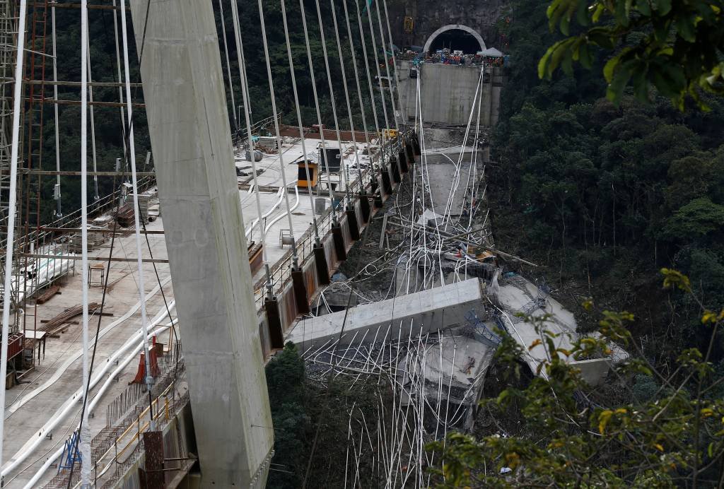 Colapso de ponte na Colômbia mata 9 trabalhadores e fere cinco