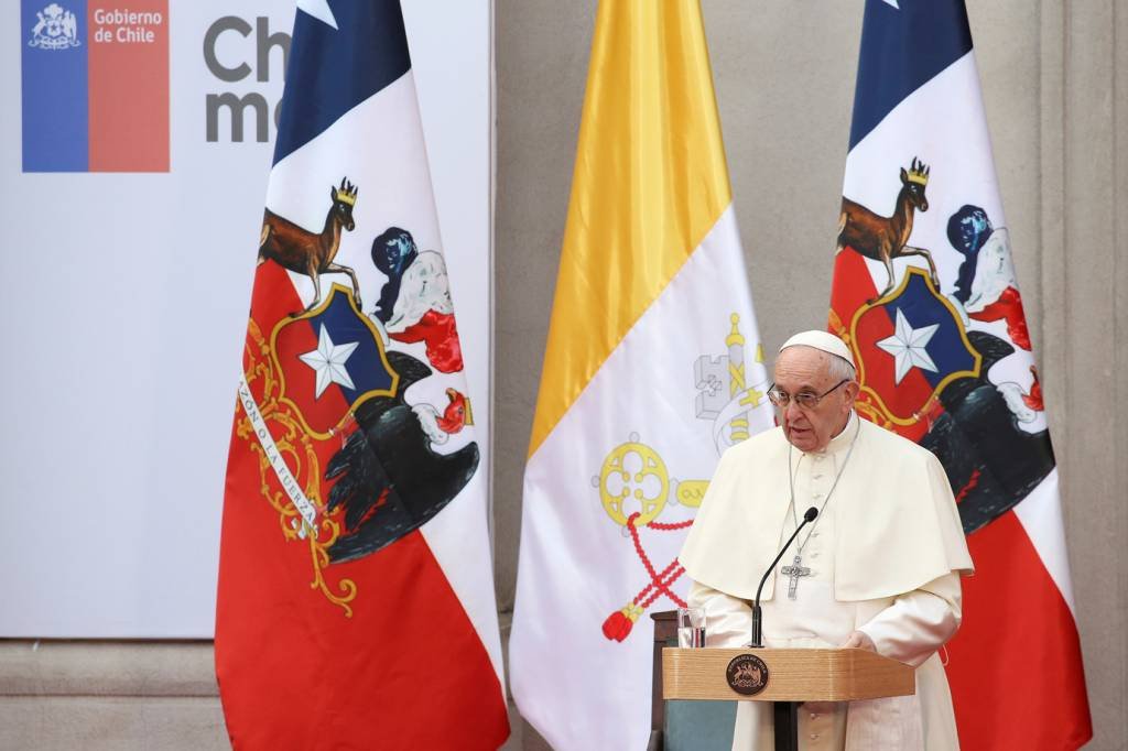 Papa pede perdão por abusos do clero contra menores no Chile