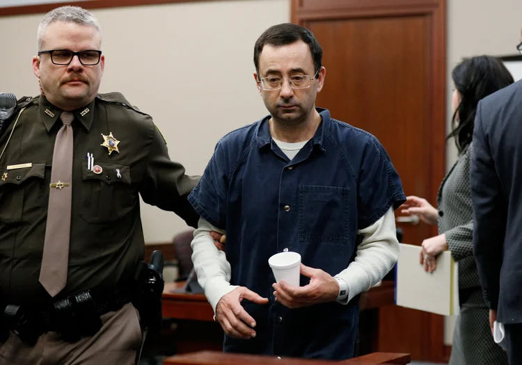 Larry Nassar: ex-médico está cumprindo condenação de 60 anos de prisão por pornografia infantil e se declarou culpado de 10 acusações de agressão sexual (Brendan McDermid/Reuters)