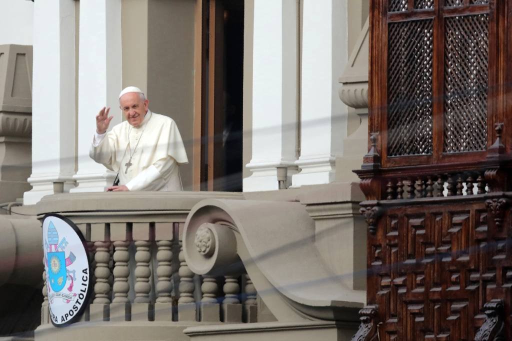 Papa cumprimenta fiéis em Lima antes de viajar a Puerto Maldonado