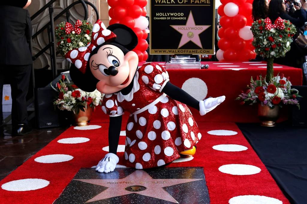 Minnie ganha estrela na calçada da fama 40 anos depois do Mickey