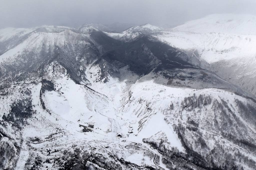 Erupção e avalanche deixam pelo menos 14 feridos no Japão