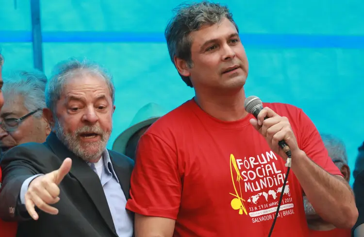 Lula e Lindbergh Farias: É a vingança nua e crua: tudo se justifica pelo desejo de desmoralizar a esquerda e destruir seus símbolos" (Foto/Reuters)